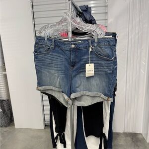 Torrid | 3.5” Shorts High Rise Beach Bum in Medium Wash | size 22